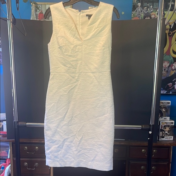 Ann Taylor Dresses & Skirts - Ann Taylor size 2 Elegant White V-Neck Sleeveless Dress